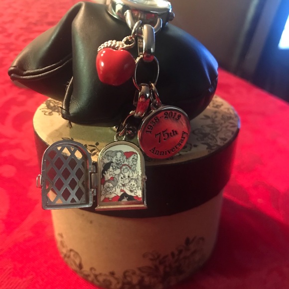Snow White 75th Disney Anniversary watch - Picture 2 of 7